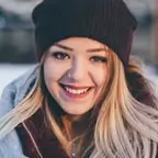 Jenna R., Especialista en marketing digital